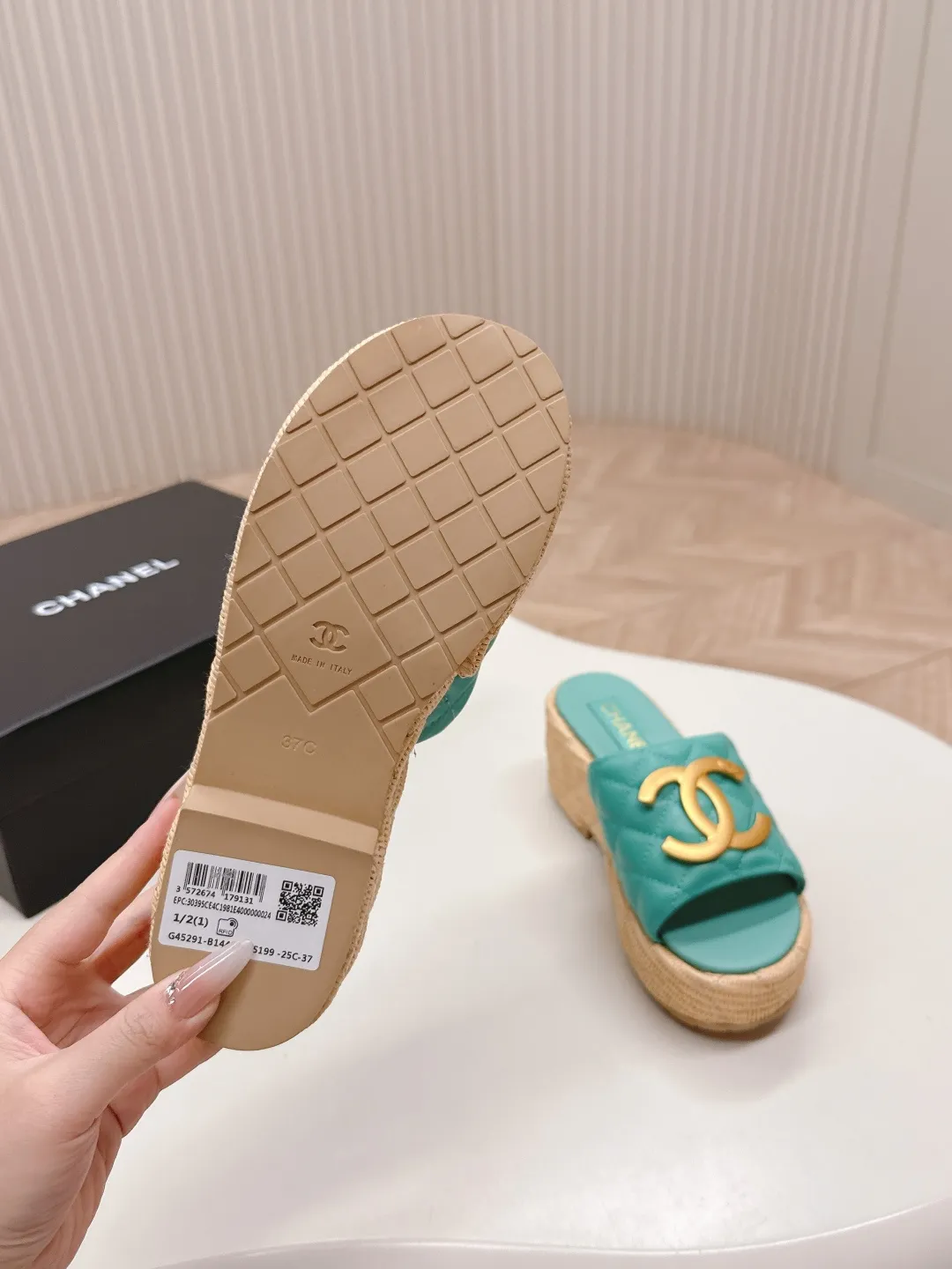 👟👟Ex-factory price 560👟👟 CHANEL Chanel 2025 new sandals and slippers series classic series every style is great rhombus platform sandals and slippers elegant and noble comfortable and versatile upper: sheepskin foot pad: sheepskin sole: rubber outsole size: 35-40
